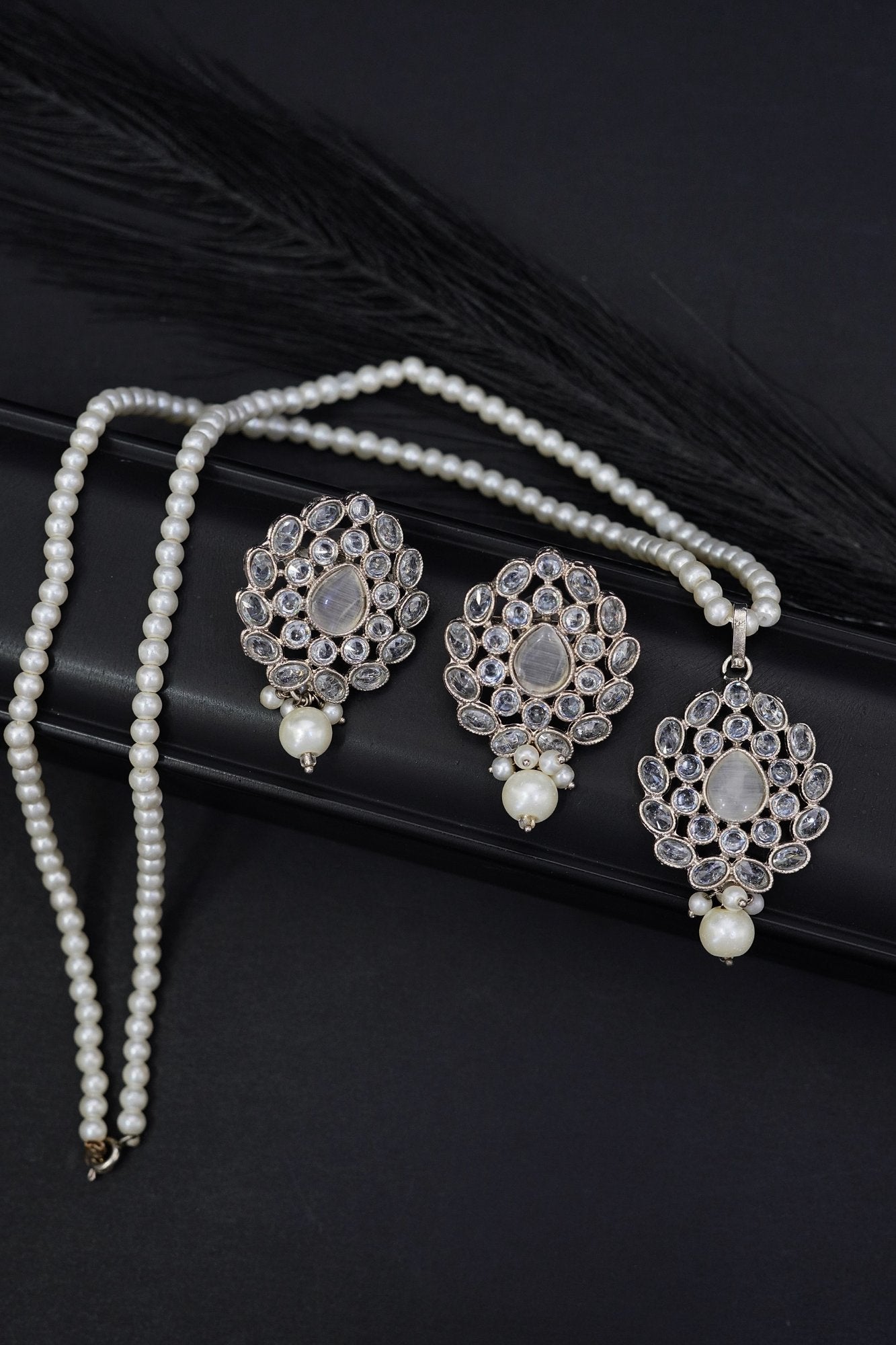Reverse Ad Zircone Locket Set