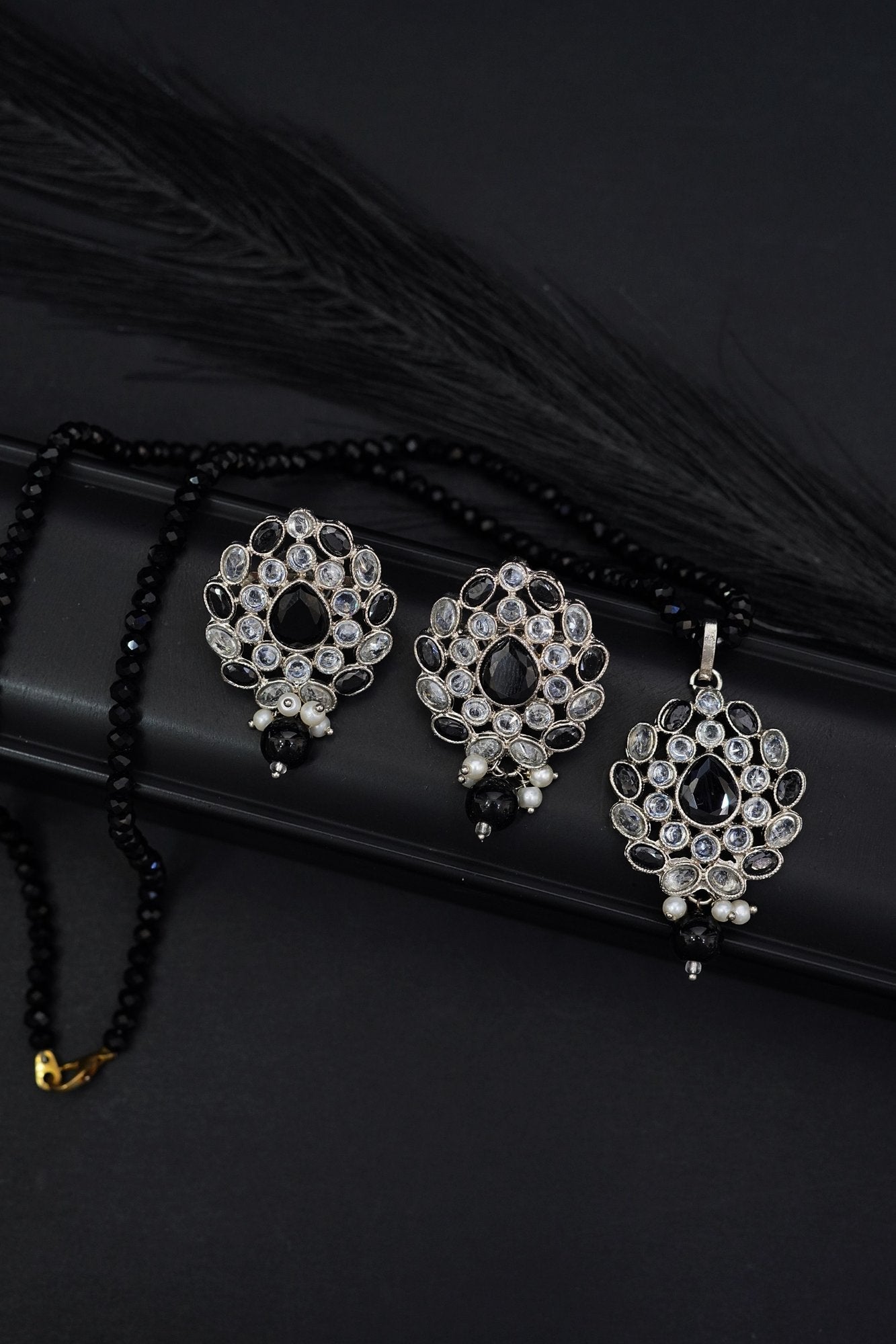 Reverse Ad Zircone Locket Set