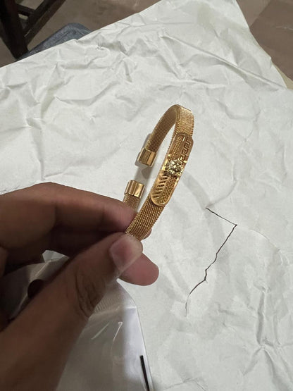 Gold mesh bracelet with lion head centerpiece
