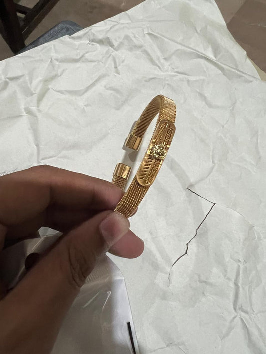 Gold mesh bracelet with lion head centerpiece
