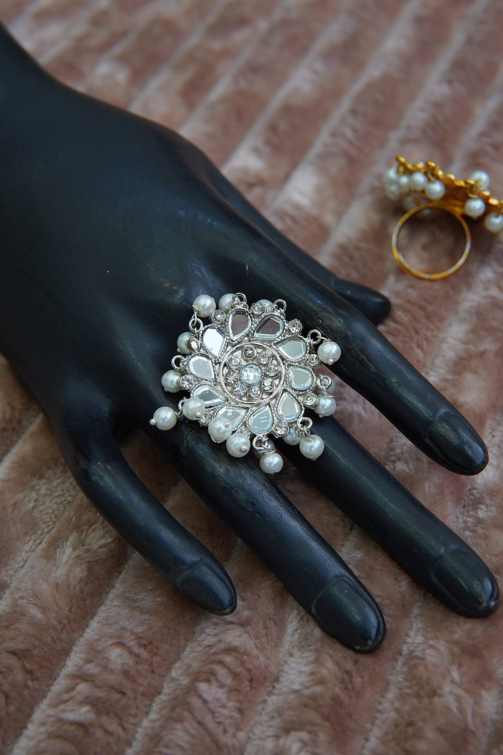 Sheesha Kundan Pearls Latkan Ring