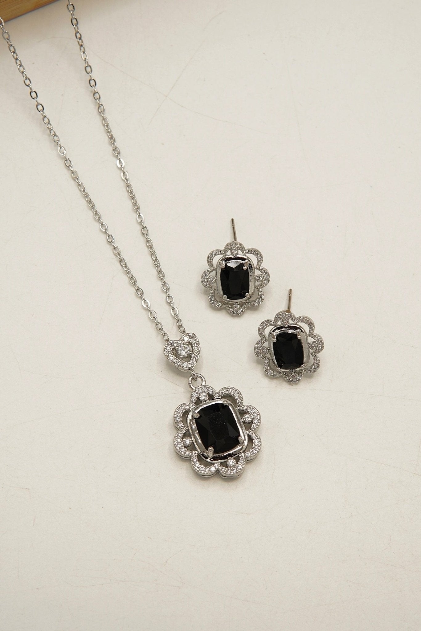 Premium Zircons & Gems Locket Set