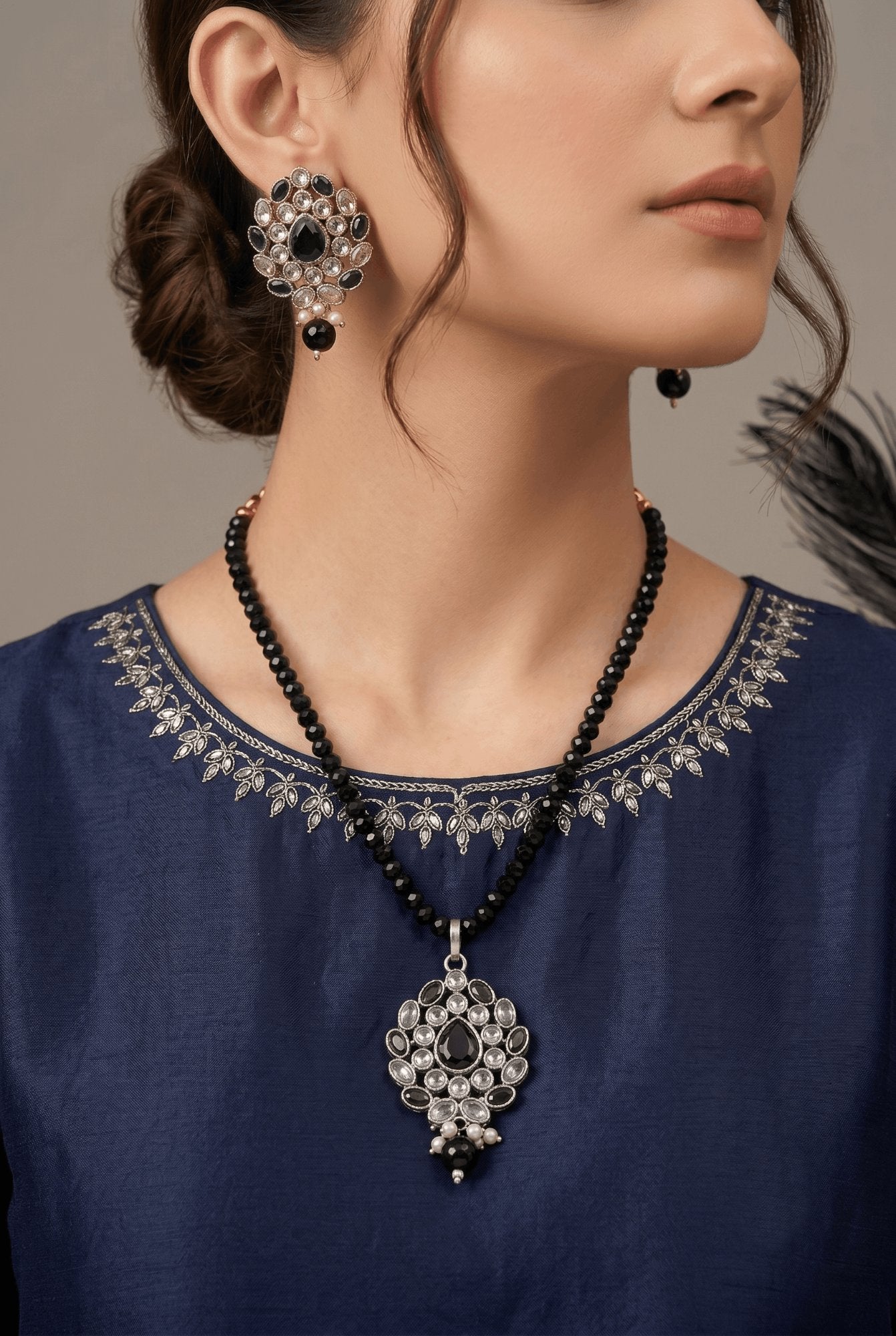 Reverse Ad Zircone Locket Set