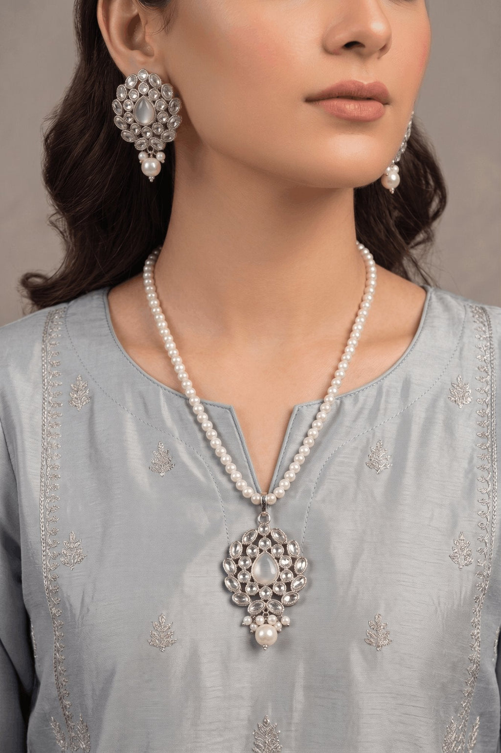Reverse Ad Zircone Locket Set