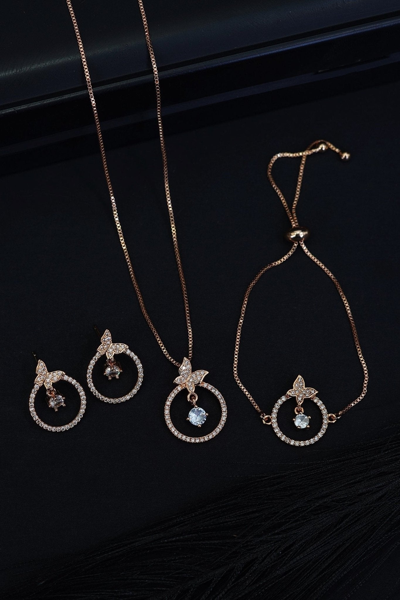Rose Glow Round Locket Set with Bracelet