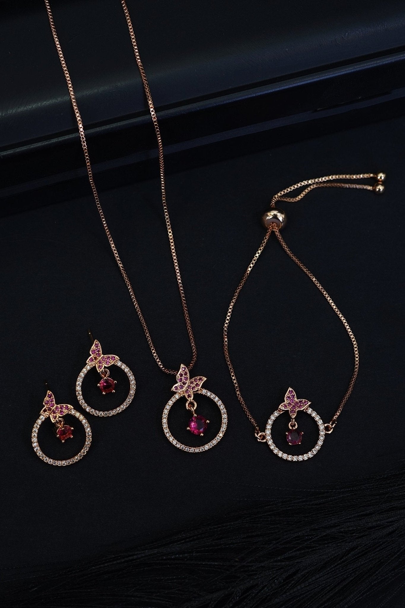 Rose Glow Round Locket Set with Bracelet