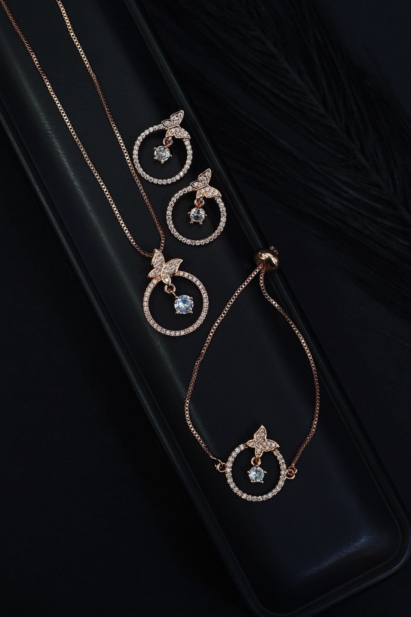 Rose Glow Round Locket Set with Bracelet
