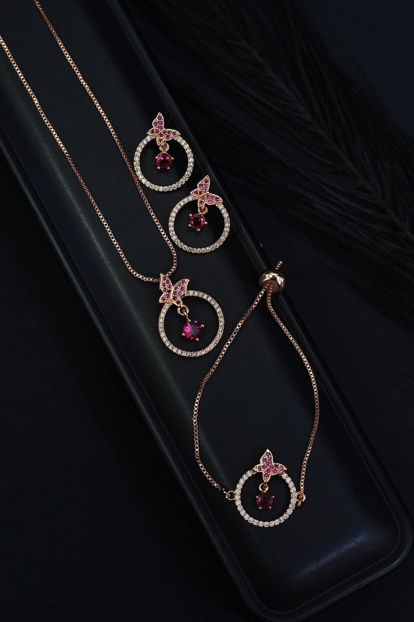 Rose Glow Round Locket Set with Bracelet